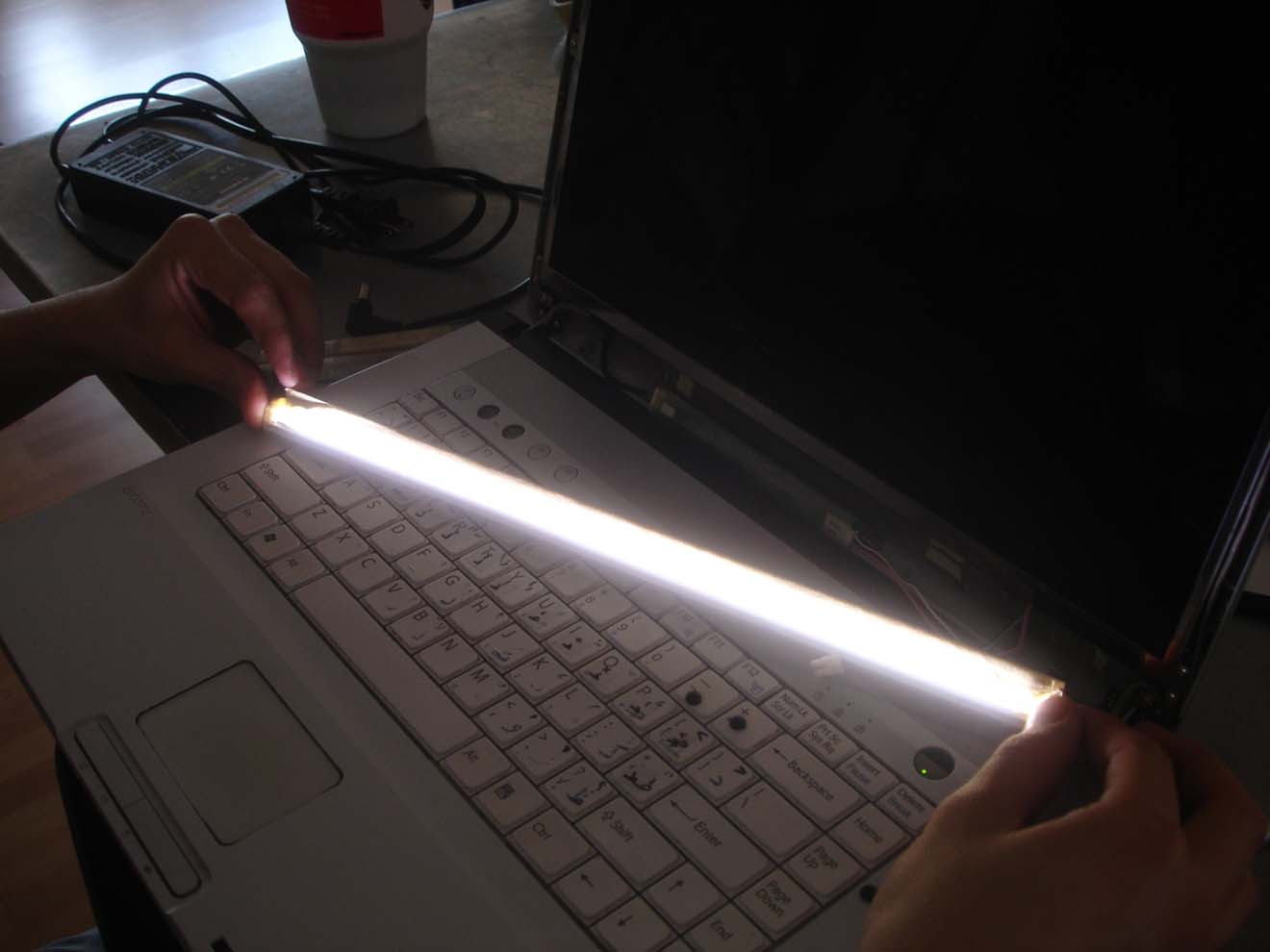 Замена и ремонт подсветки экрана ноутбука в Оренбурге